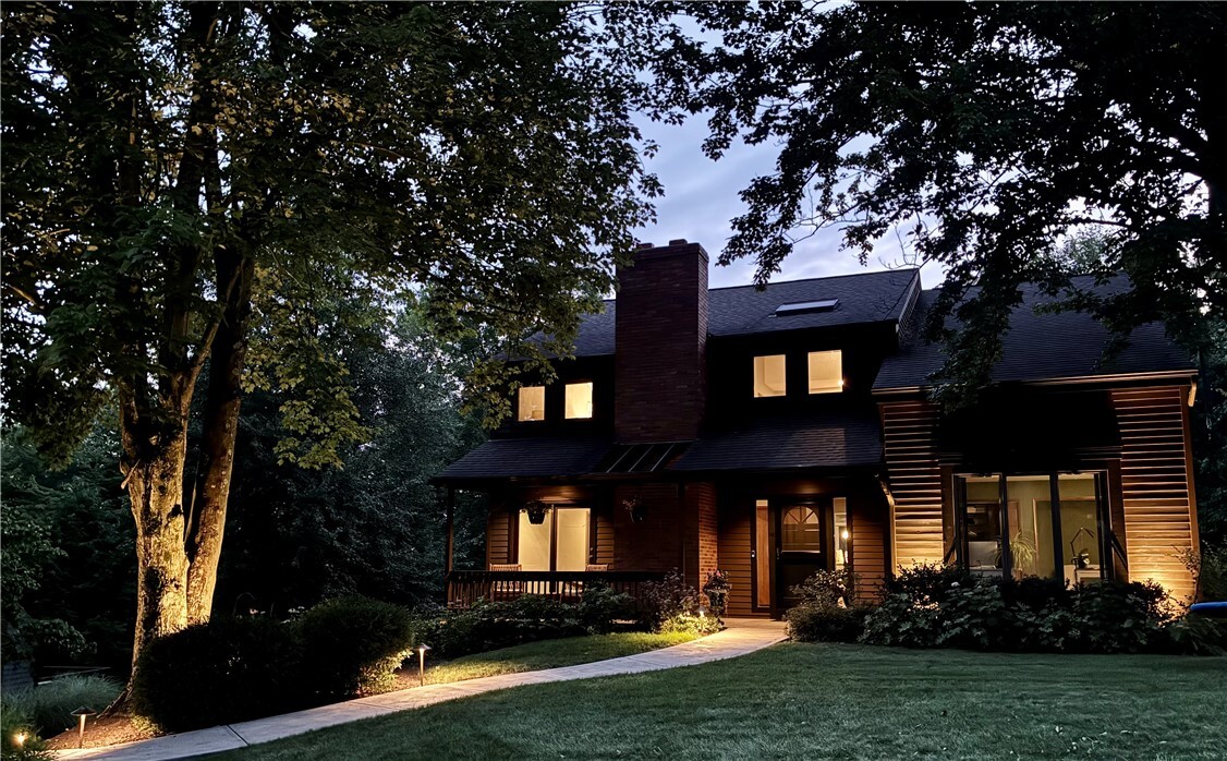 Property Photo: 2621 Lansdale Dr PA 15090