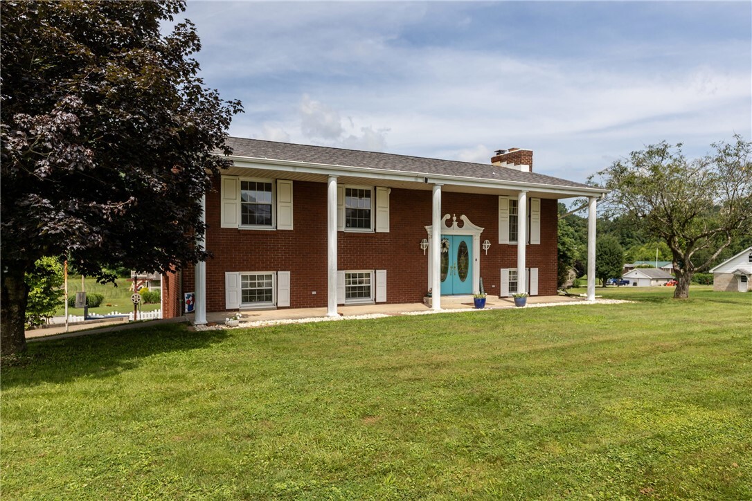 Property Photo: 317 Lee Street PA 15089