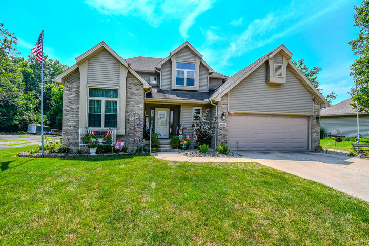 1704 Echo Lake Drive  Piqua OH 45356 photo