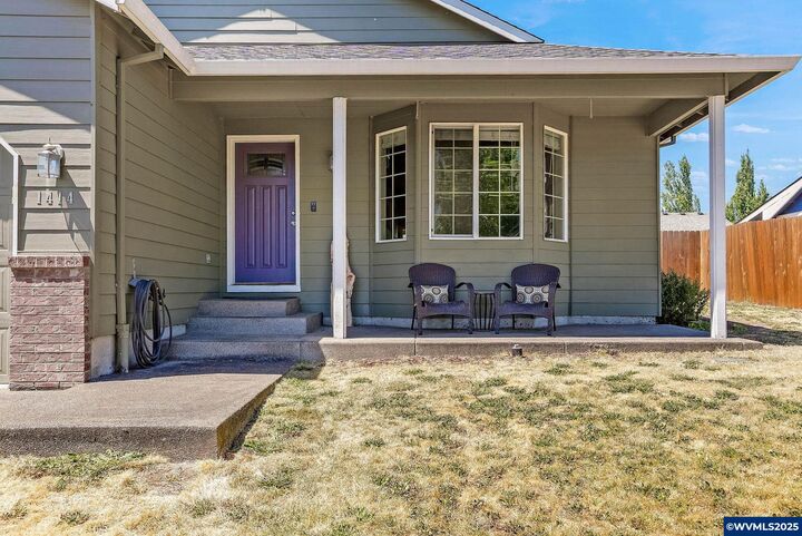 Property Photo: 1414 S 6 St OR 97351