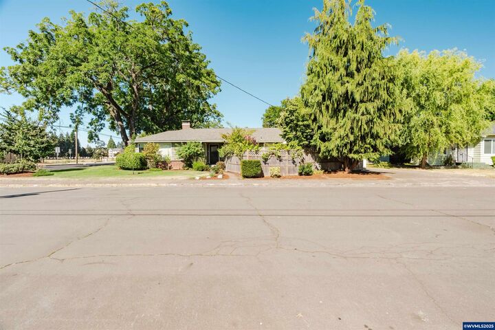 Property Photo:  1029 Evergreen NE Av  OR 97301 