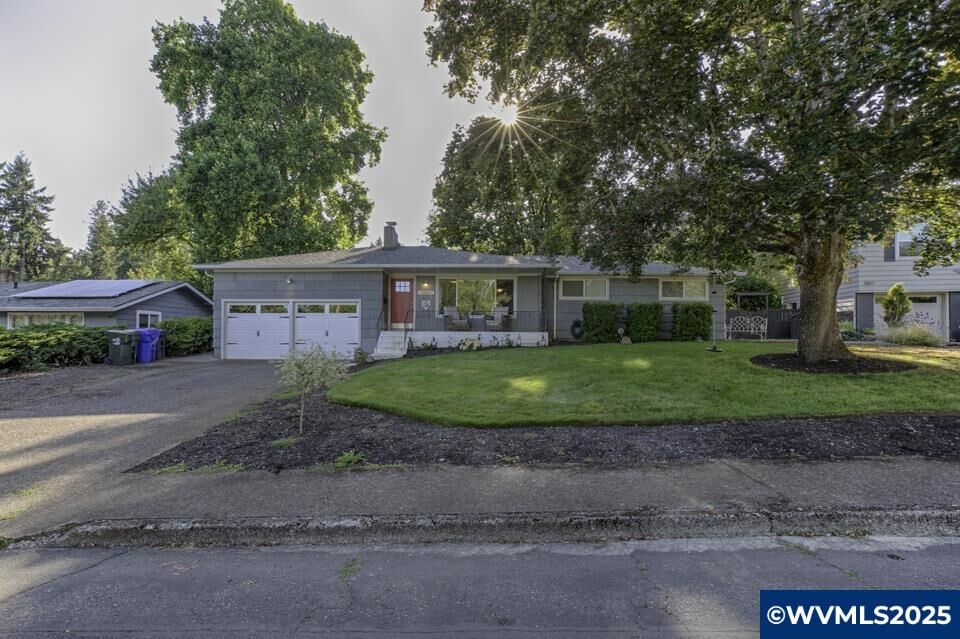 Property Photo: 3867 Cavalier Dr S OR 97302