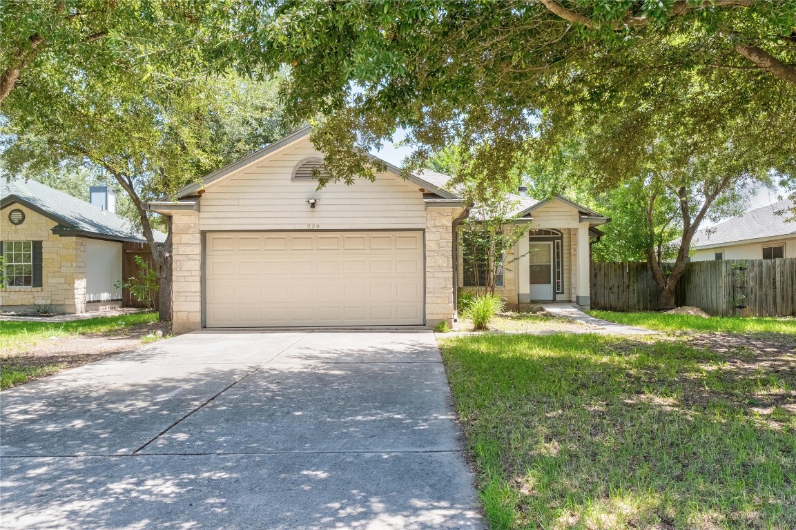 Property Photo: 220 Bailey Loop TX 78640