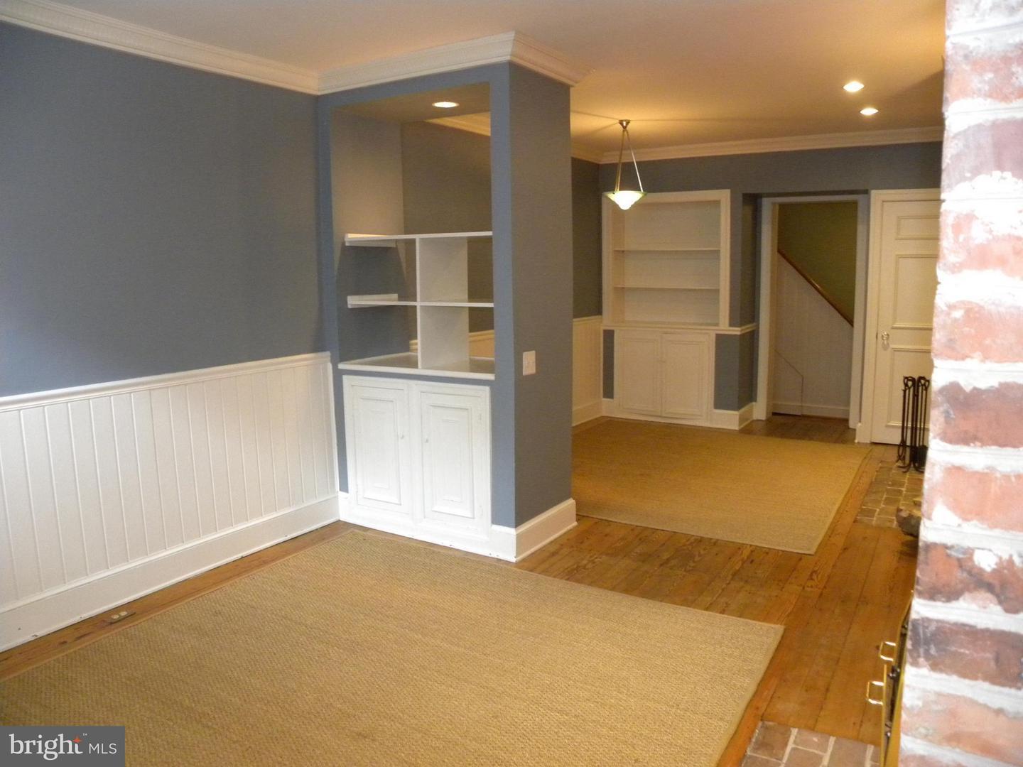 Property Photo: 222 N Patrick Street VA 22314