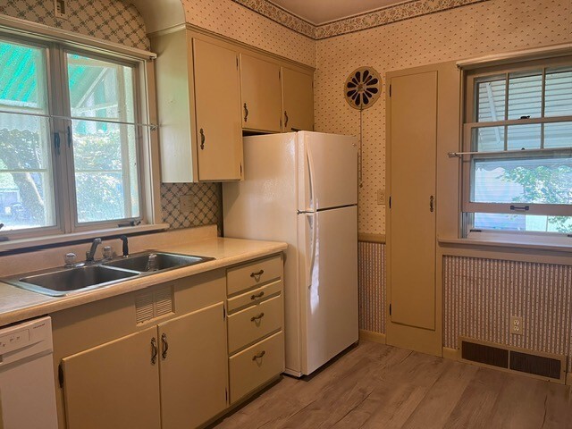 Property Photo: 2916 Colonial Avenue PA 16506