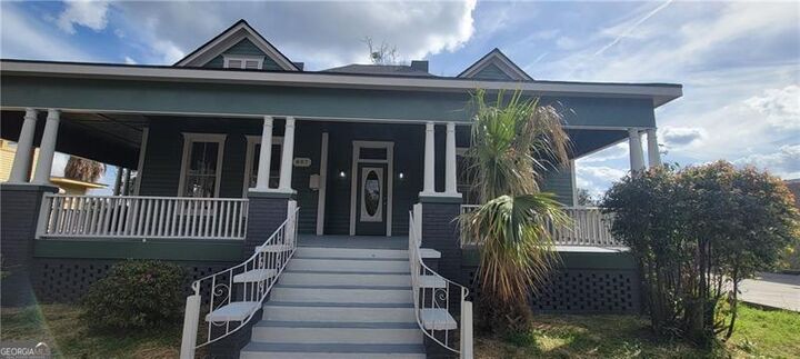 Property Photo:  807 Elizabeth Street  GA 31503 