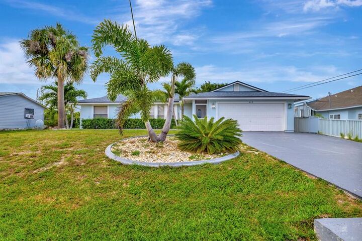 Property Photo: 509 SW Hamburg Ter FL 34984