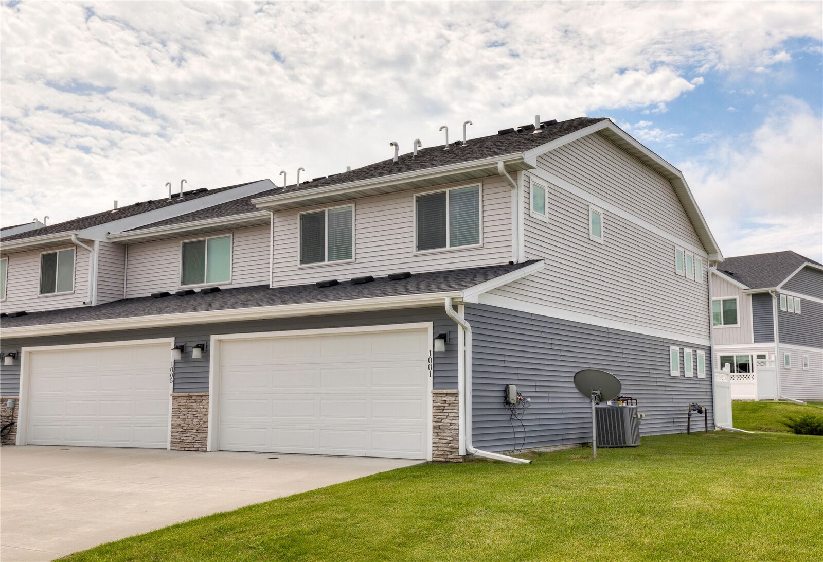 Property Photo: 1001 NE 58th Lane IA 50021