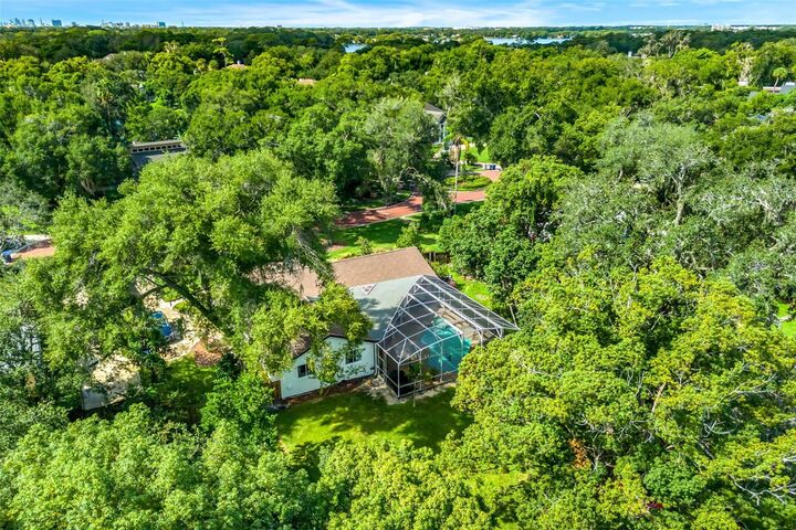 Property Photo: 1049 Tuscany Place FL 32789