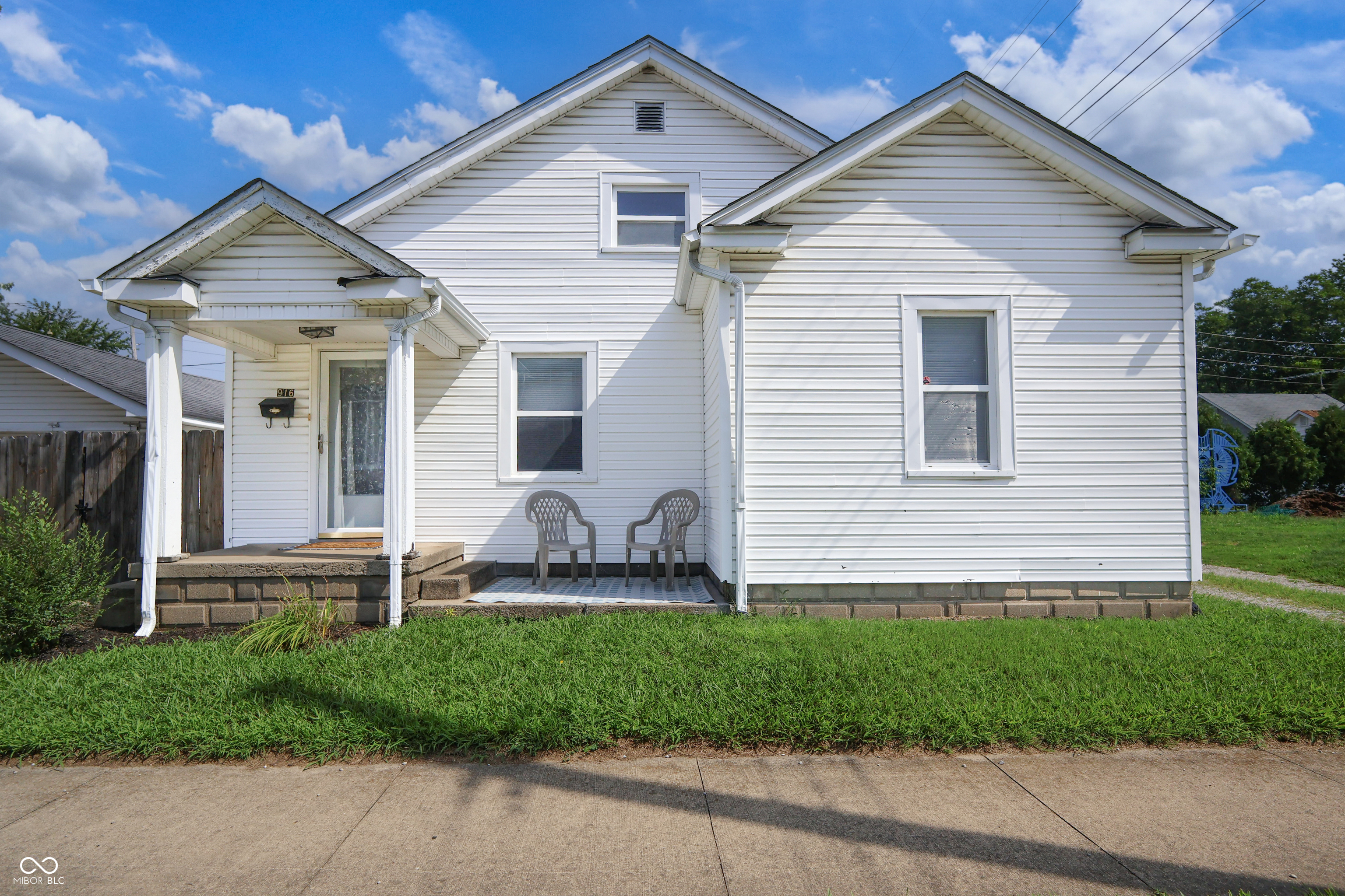 Property Photo:  916 11th Street  IN 47201 