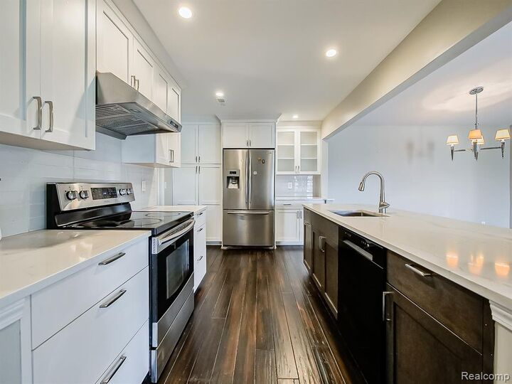 Property Photo:  1850 Flagstone Circle  MI 48307 6095