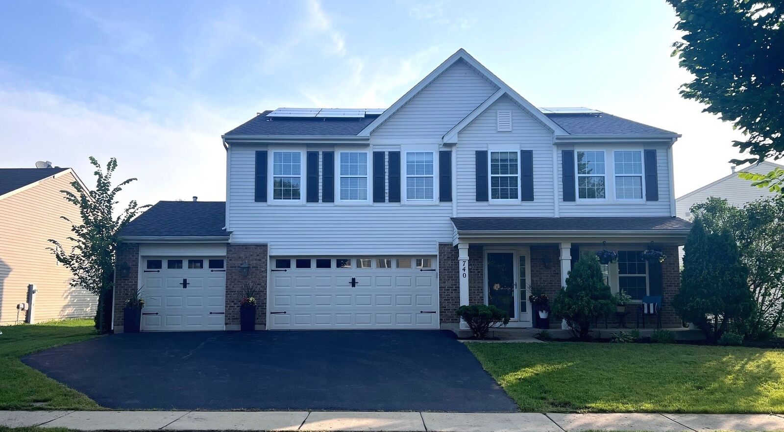 Property Photo: 740 Glen Cove Lane IL 60140