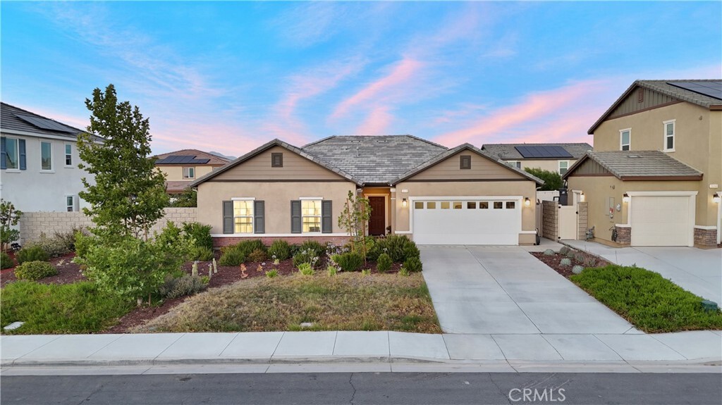 Property Photo:  26038 Redoak Street  CA 92584 
