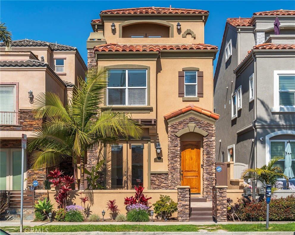Property Photo: 317 2nd Street CA 92648