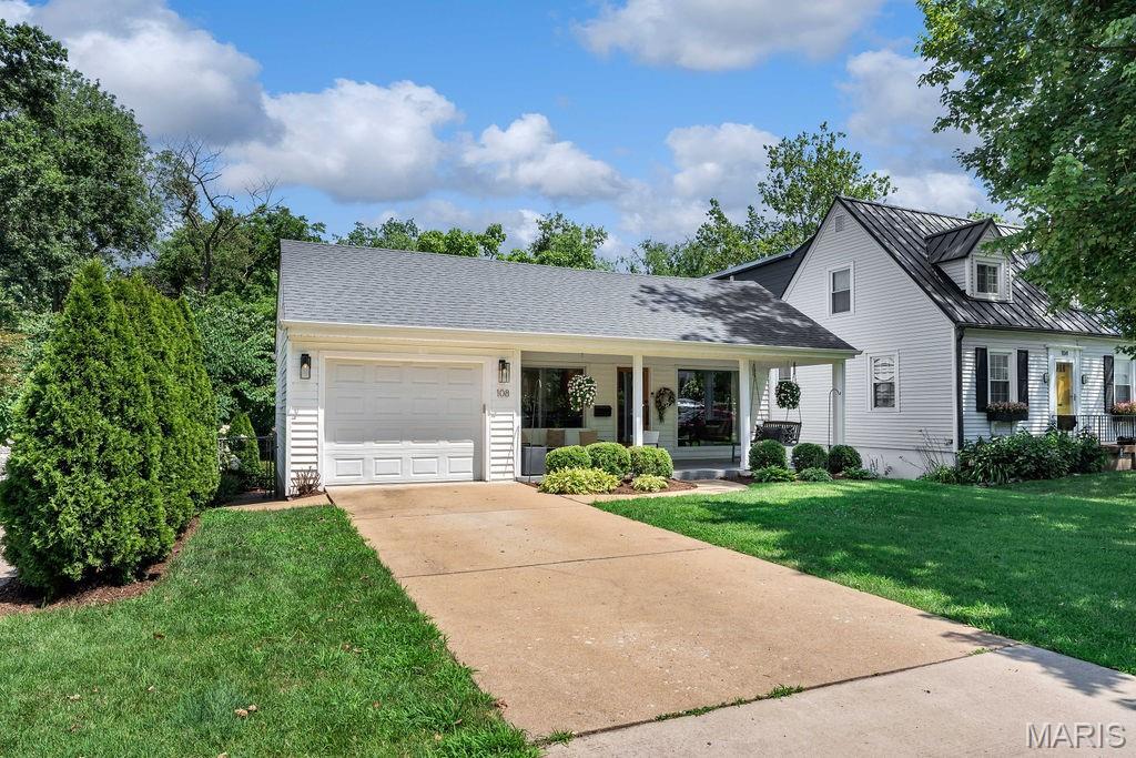 Property Photo:  108 Park Avenue  MO 63122 