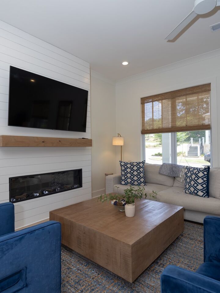 Property Photo:  1323 Pleasant Drive  MS 38655 