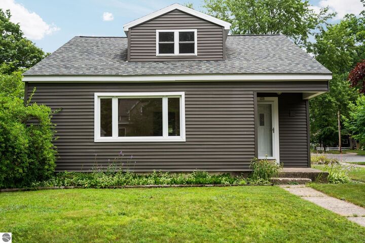 Property Photo:  1219 S Union Street  MI 49684 
