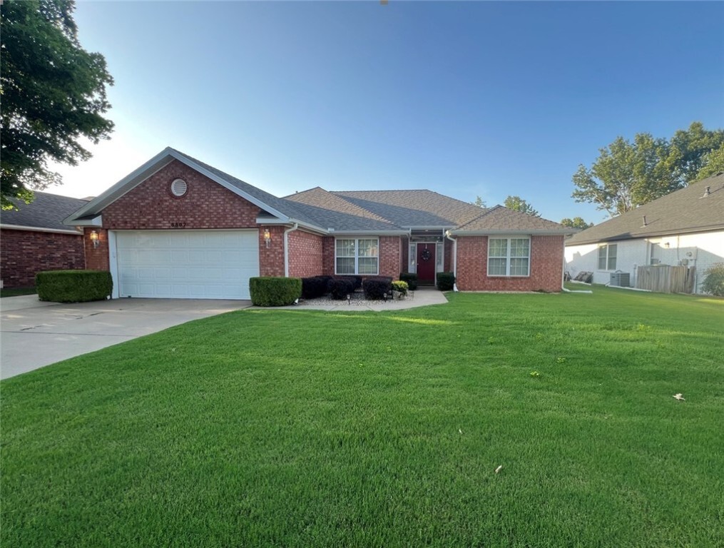 Property Photo: 3507 W Margaret Place AR 72756