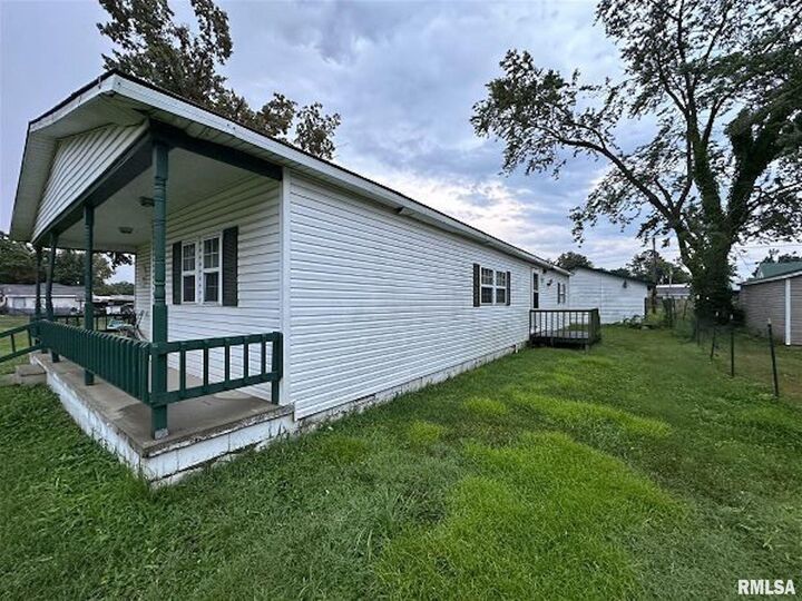 Property Photo:  321 Raymond Street  IL 62946 