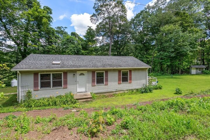 75 Laurel Rd  Russell MA 01071 photo