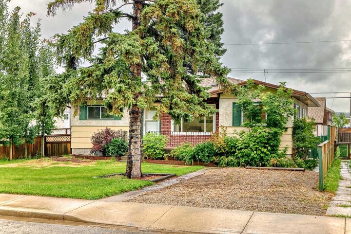 Property Photo: 8624 33 Avenue NW AB T3B 1M3