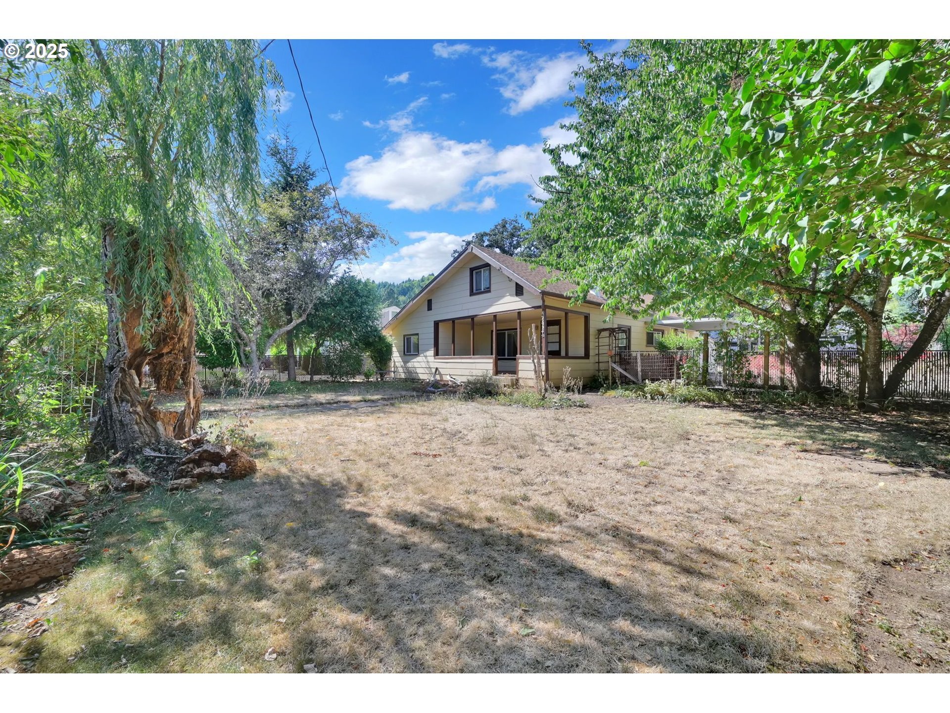 Property Photo: 47563 Union St OR 97463