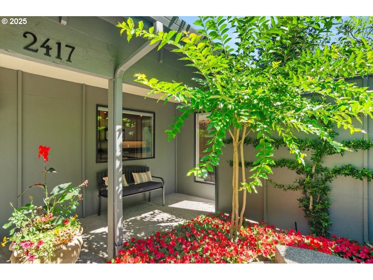 Property Photo: 2417/2419 SW Montgomery Dr OR 97201