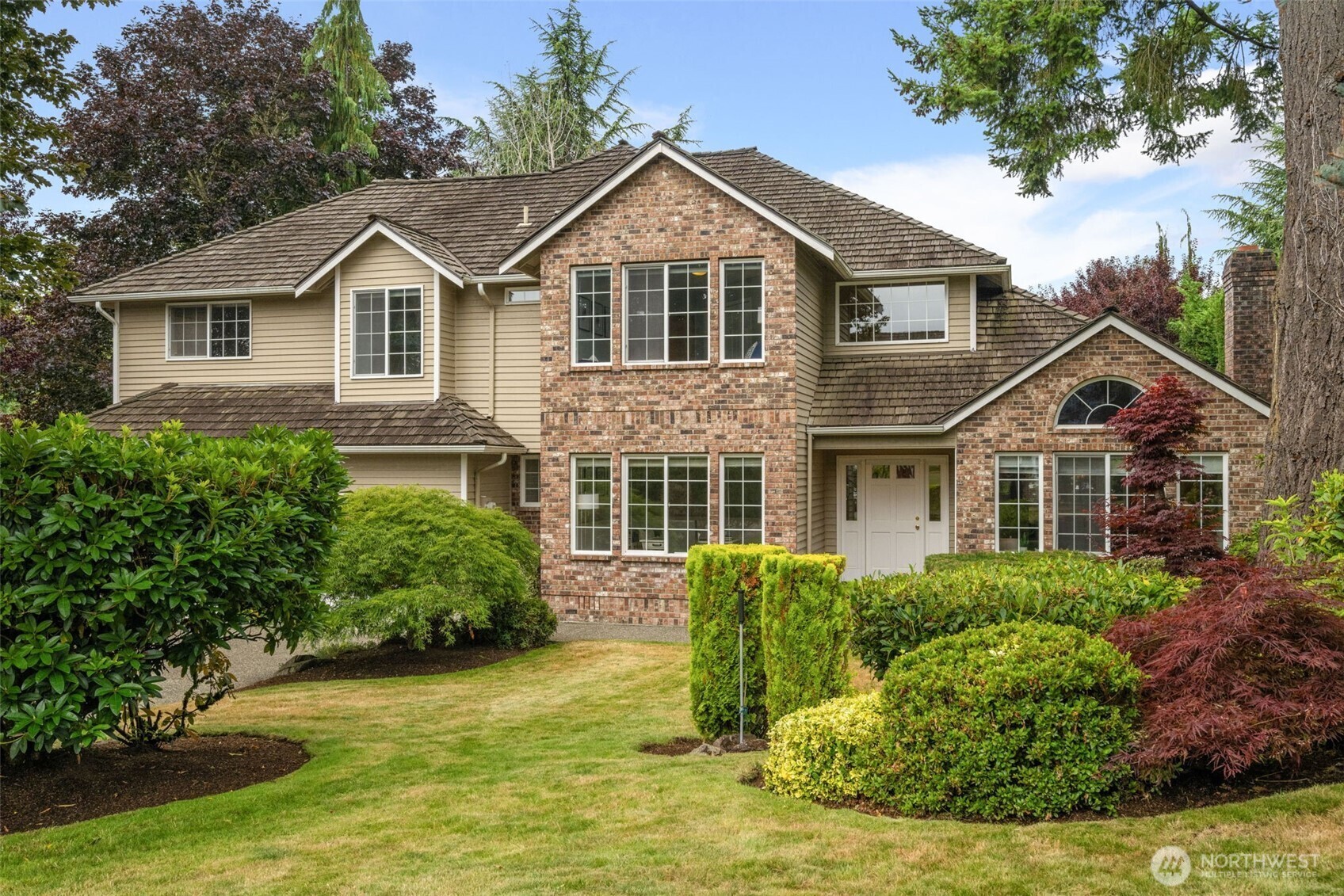 Property Photo: 19011 64th Avenue NE WA 98028