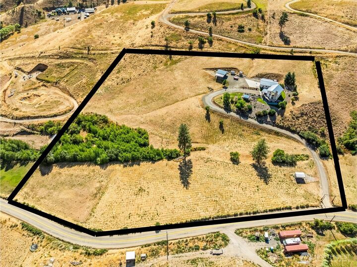 Property Photo: 8770 Nahahum Canyon Road WA 98815