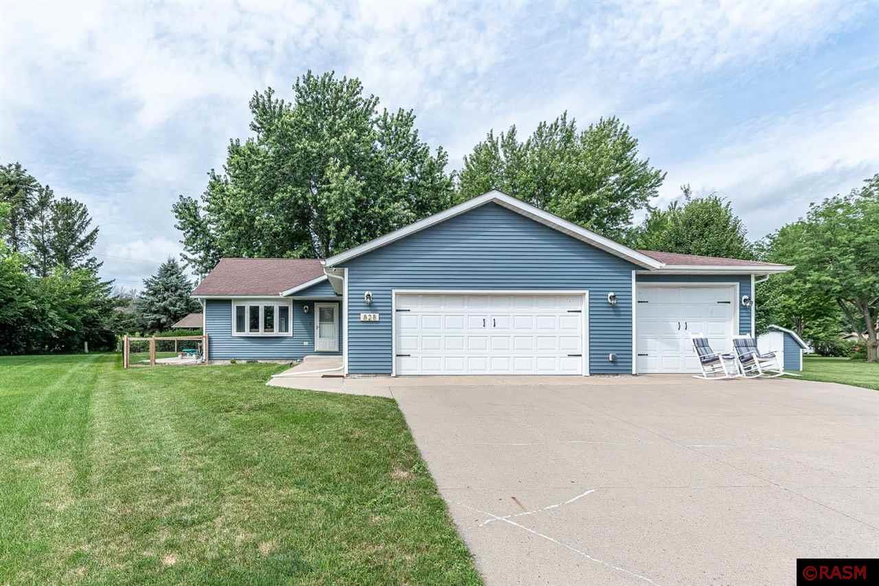 Property Photo:  828 Hillside Court  MN 56074 