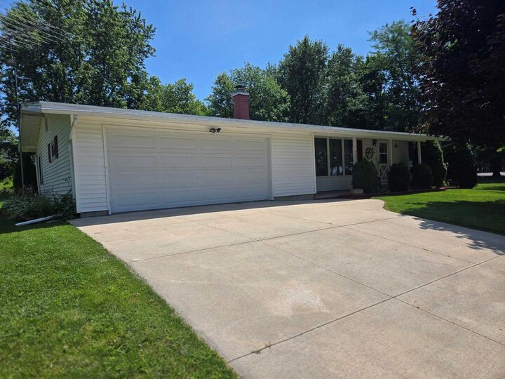 Property Photo:  525 Mayparty Drive  WI 54971 