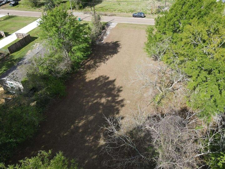 Property Photo: Vincent Street LA 70668