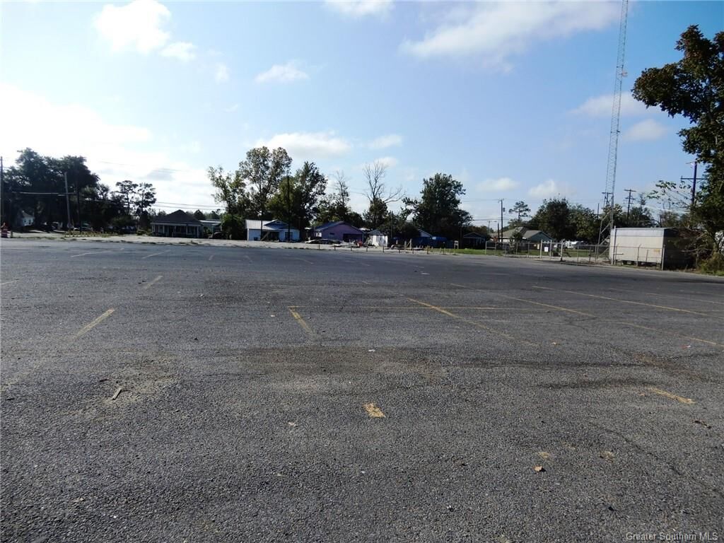 Property Photo: 505 E 4th Street E LA 70633