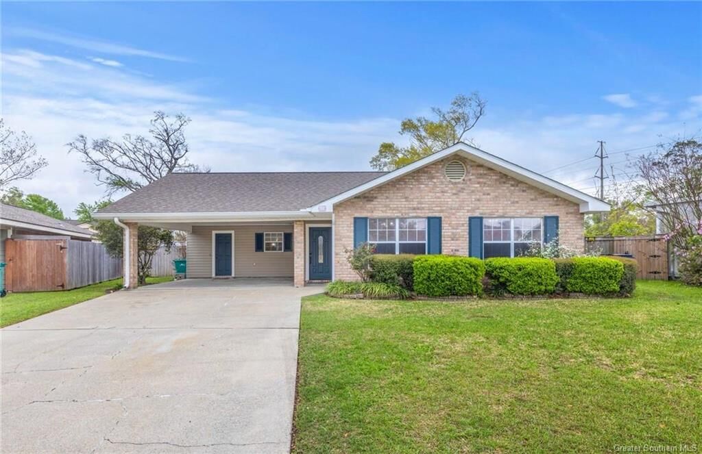 Property Photo:  529 S Trailwood Drive S  LA 70663 