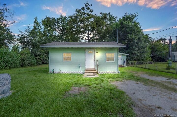 Property Photo: 334 Cobb Road LA 70607