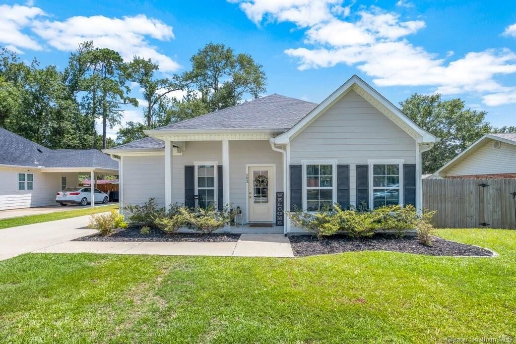 Property Photo: 583 Rollins Road LA 70611