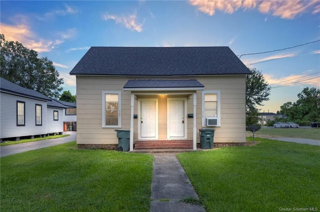 Property Photo: 720 Iris Street LA 70601