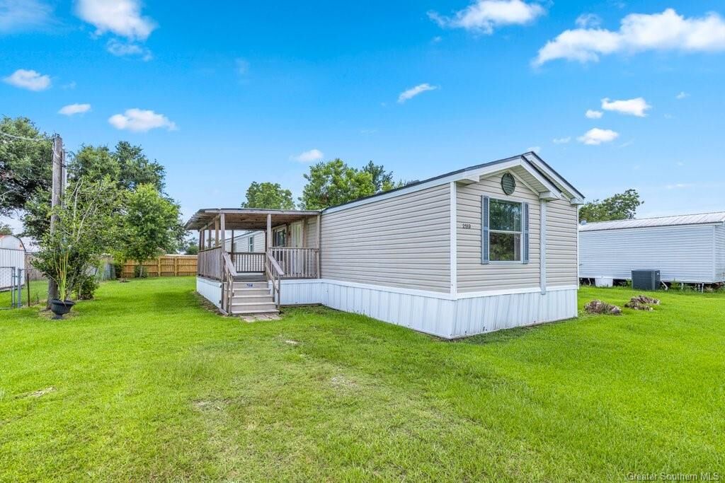 Property Photo: 2513 Dolphin Drive LA 70605