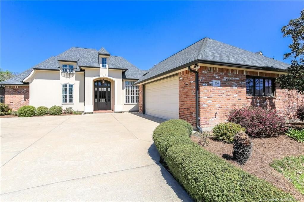 Property Photo: 1200 Benvue Lane LA 70605
