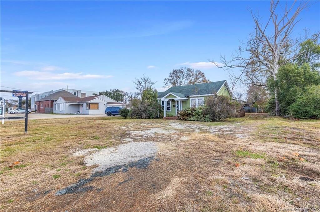 Property Photo:  518 E College Street E  LA 70605 