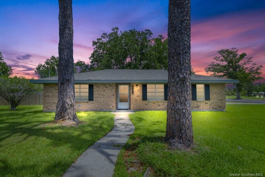 Property Photo:  451 Champagne Circle  LA 70611 