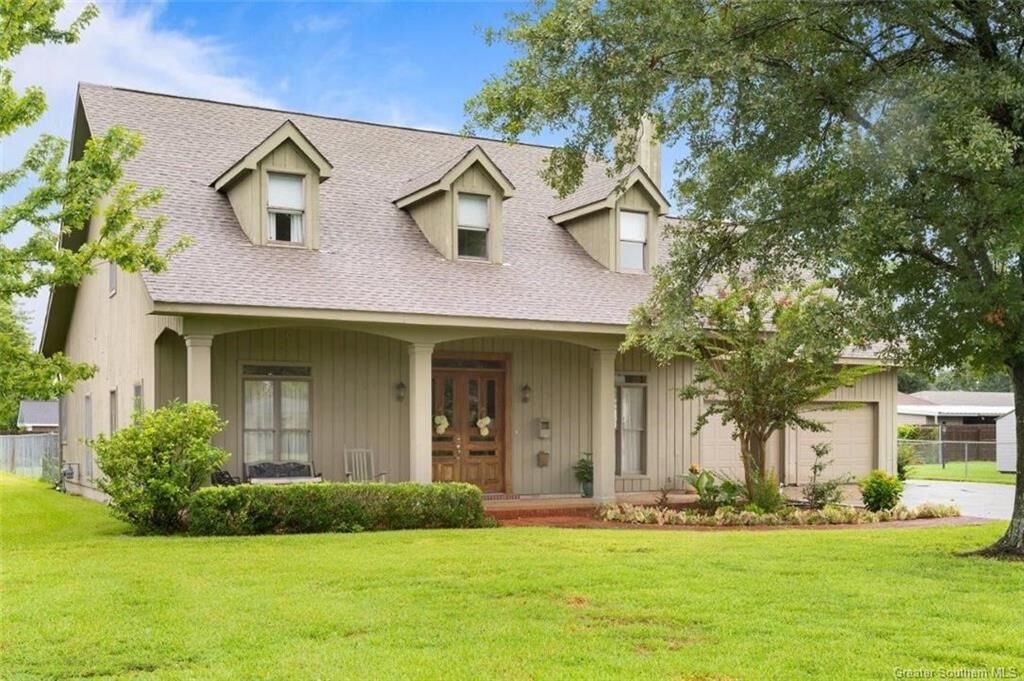 Property Photo: 812 Contour Street LA 70605