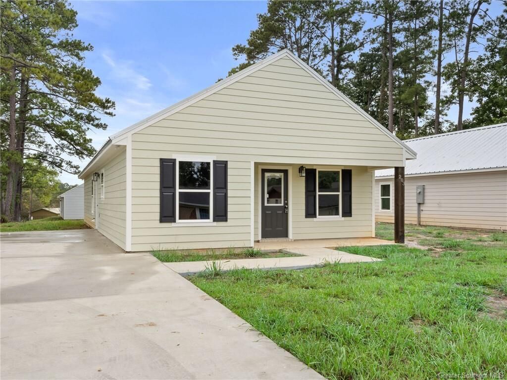 Property Photo:  203 N 10th Street  LA 71446 