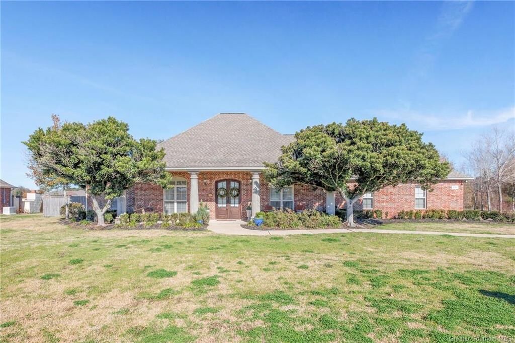 Property Photo:  938 E Kade Lane E  LA 70605 