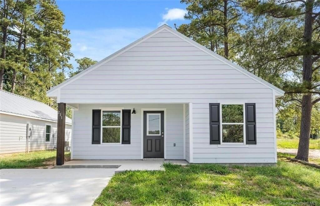 Property Photo:  211 N Gladys Street  LA 71446 