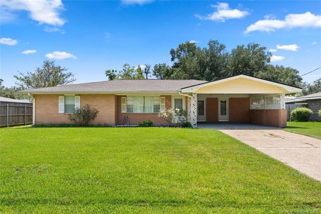 Property Photo:  609 Dolby Street  LA 70605 