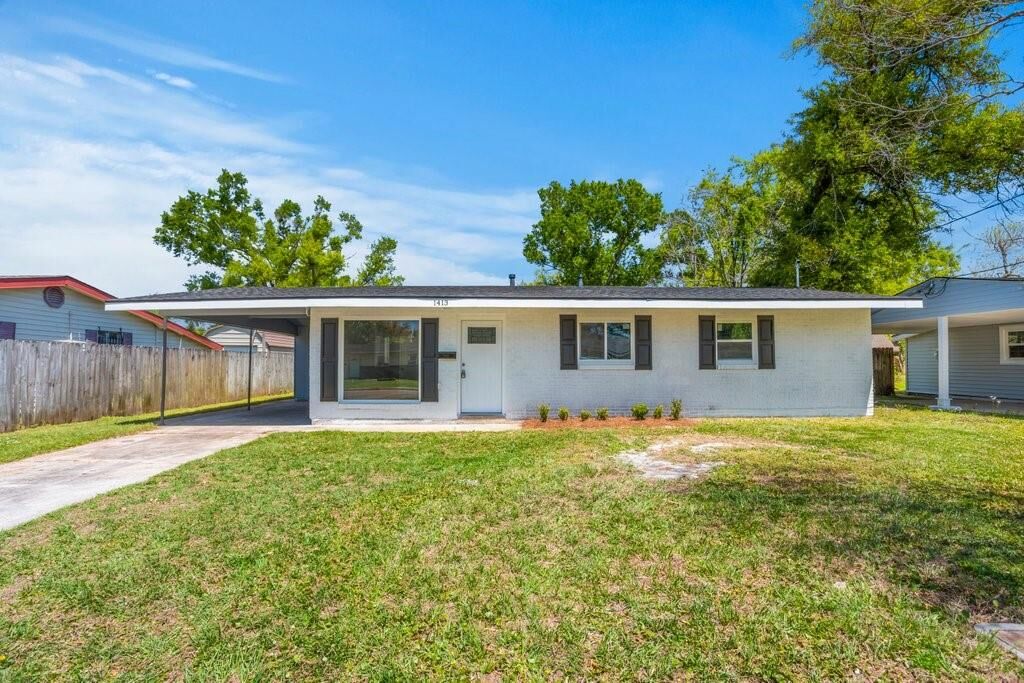 Property Photo: 1413 Sunset Drive LA 70607