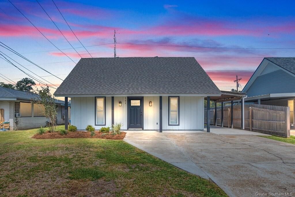 Property Photo: 121 W Lee Street W LA 70663