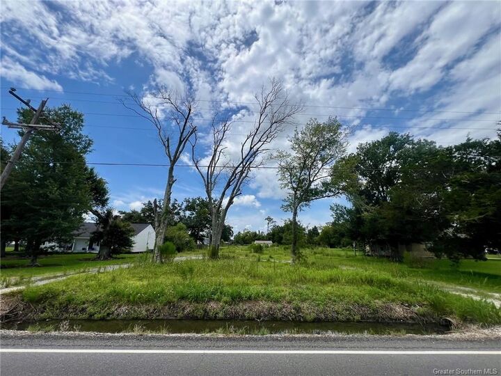 Property Photo: 1193 W Tank Farm Road W LA 70605