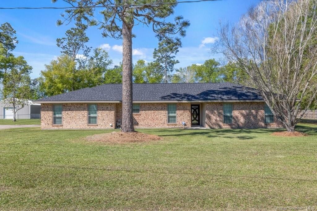 Property Photo: 2609 Rhett Drive LA 70611